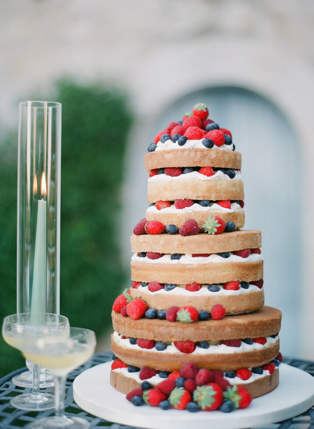 Fénétra, apricot, almond and confit … – License Images – 60231827 ❘  StockFood